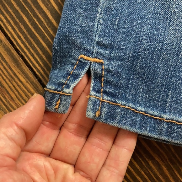 Levi’s Perfectly Slimming Sequined Jean Short 10 - Picture 7 of 17